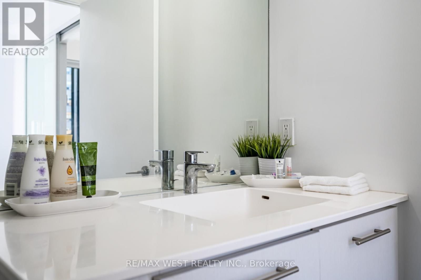 409 - 435 RICHMOND STREET WEST Image 6