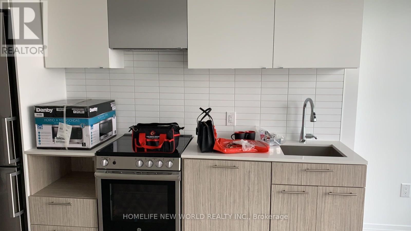 3607 - 251 JARVIS STREET Image 3