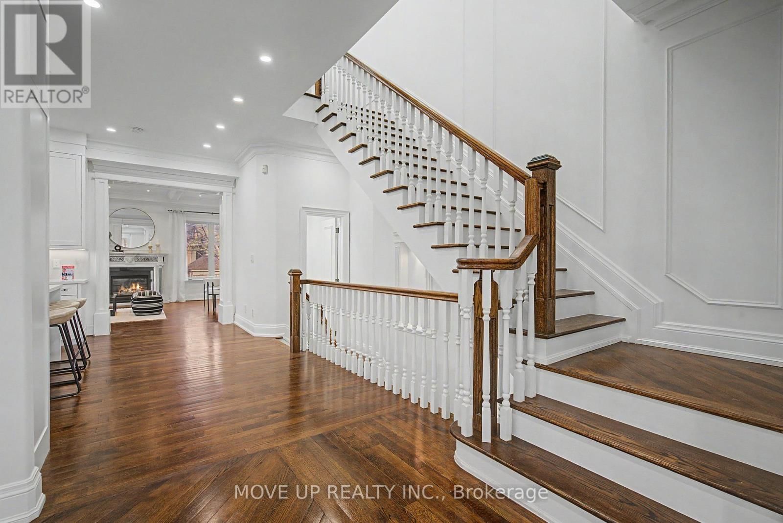 226 GLENGARRY AVENUE Image 10