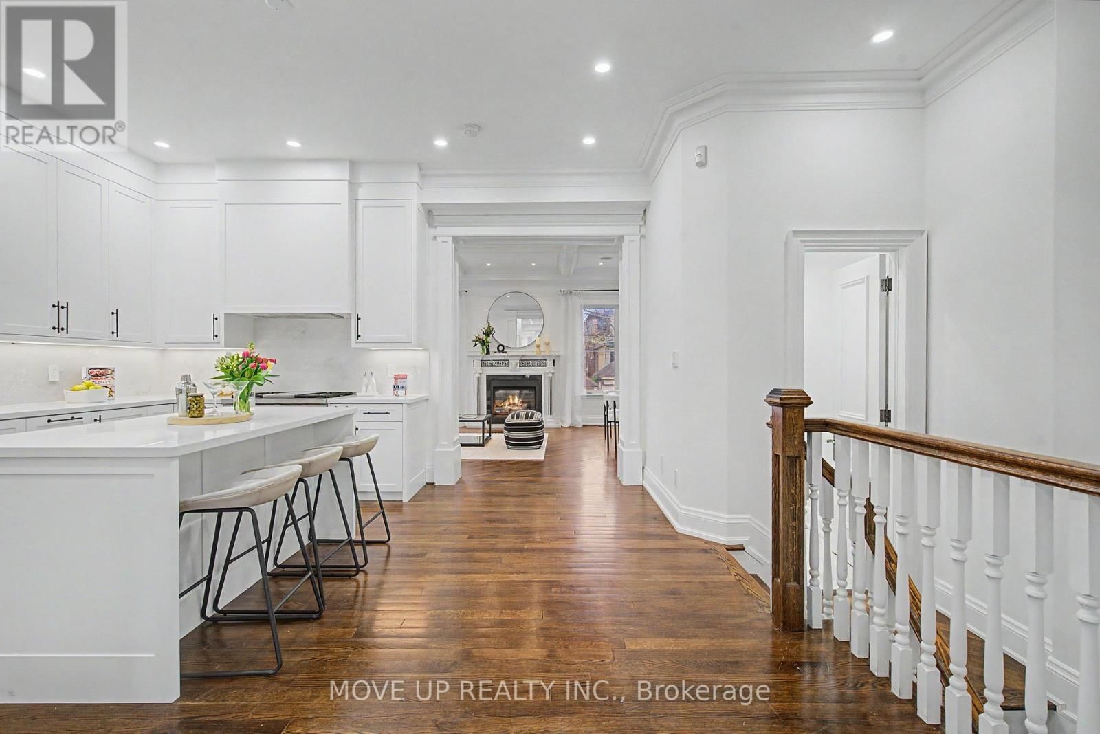 226 GLENGARRY AVENUE Image 11