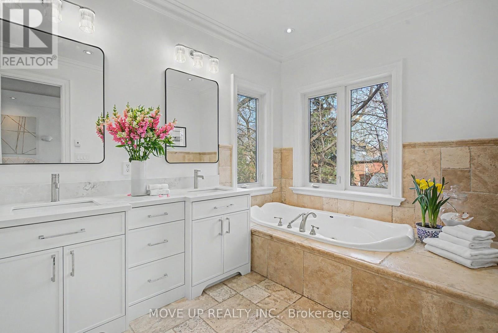 226 GLENGARRY AVENUE Image 23