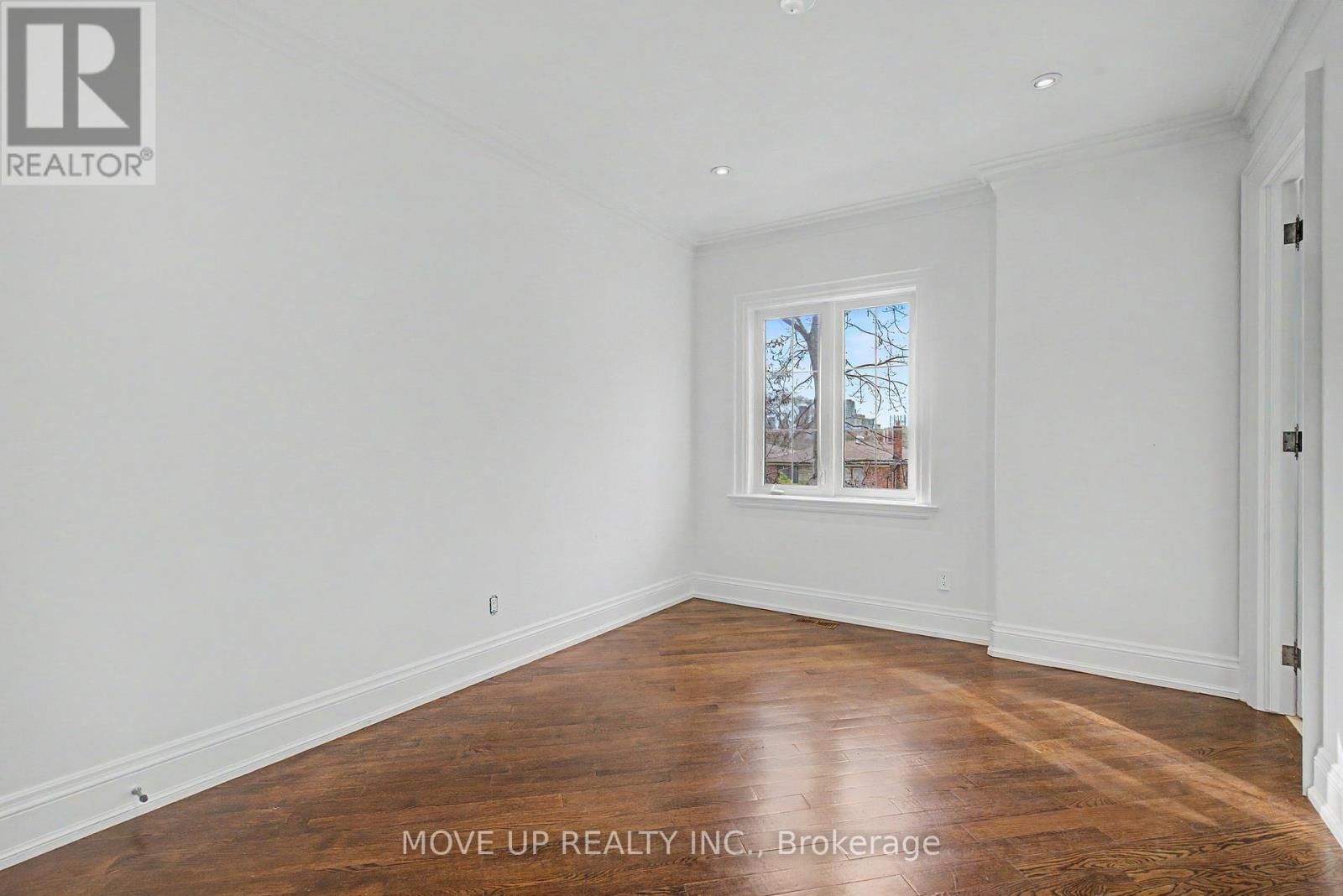 226 GLENGARRY AVENUE Image 26