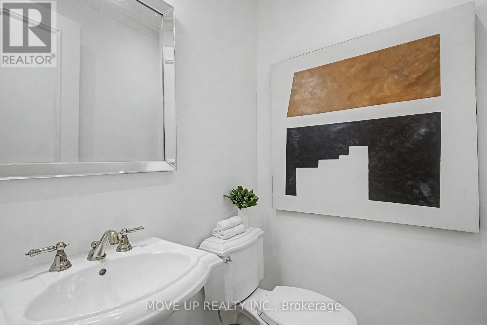 226 GLENGARRY AVENUE Image 36