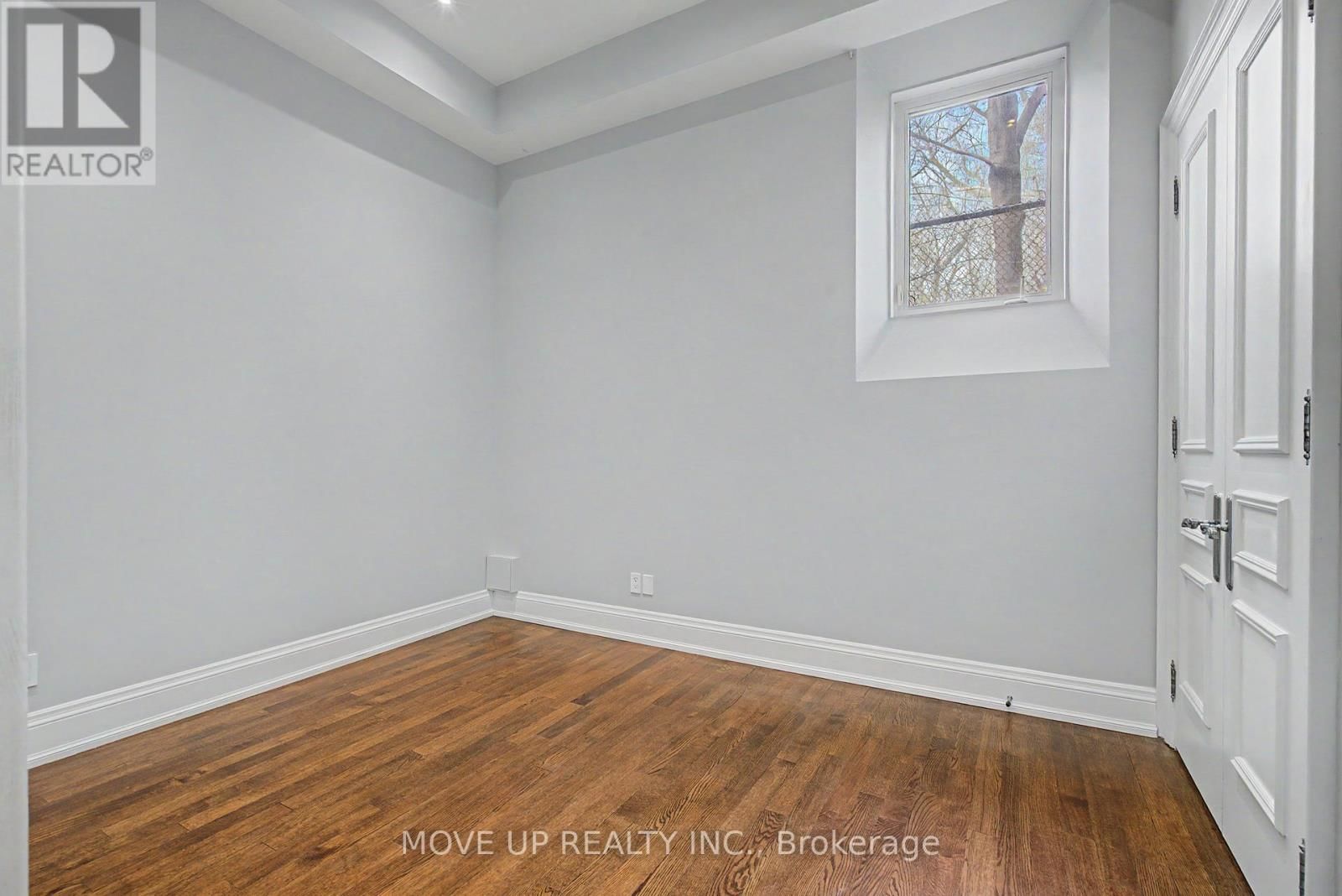 226 GLENGARRY AVENUE Image 38