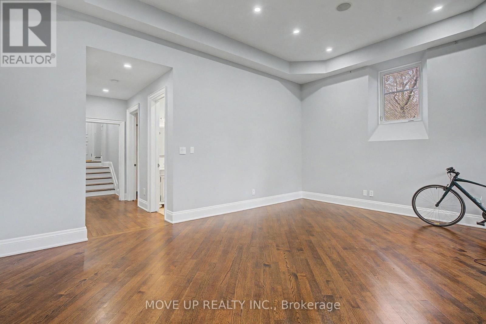 226 GLENGARRY AVENUE Image 40