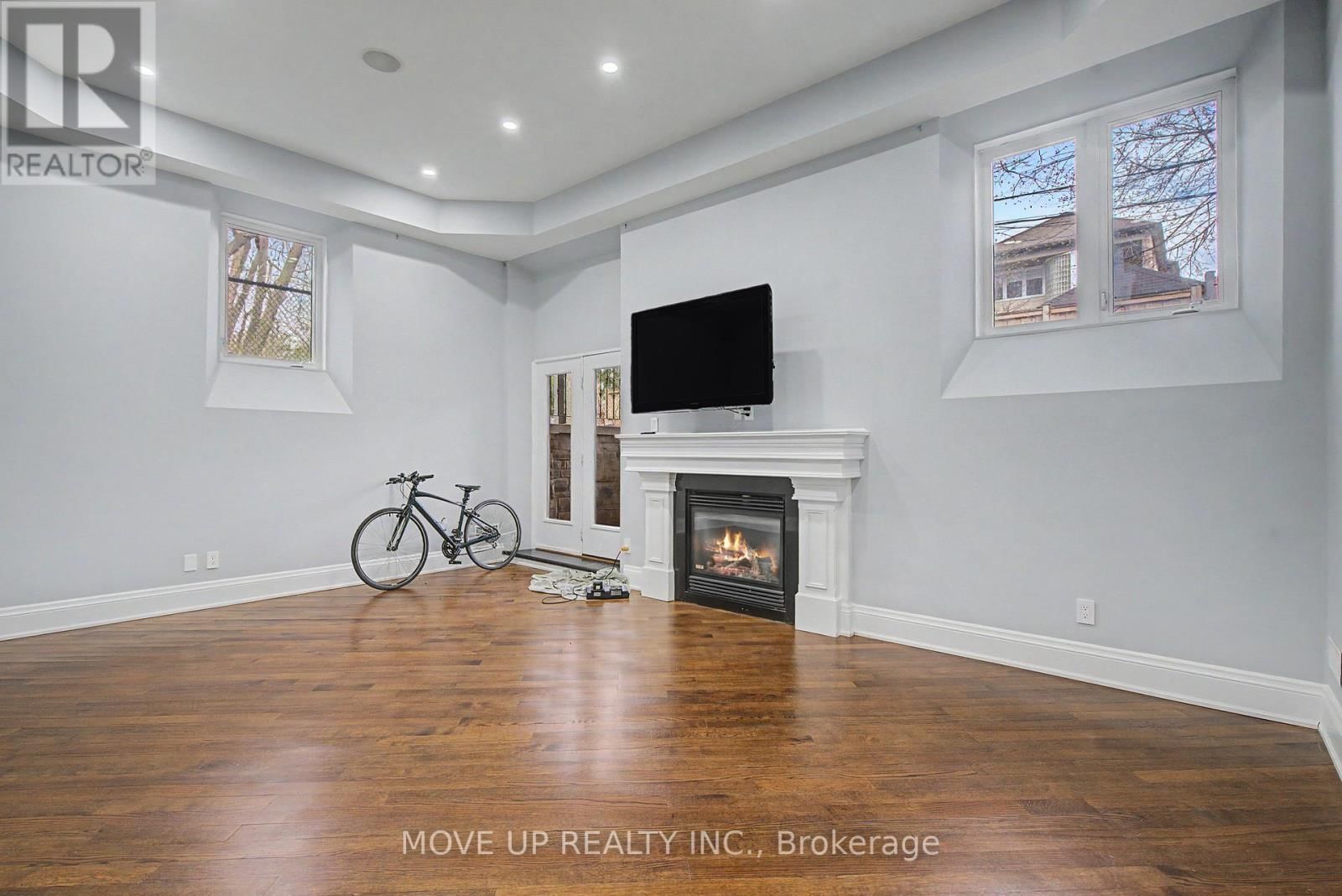 226 GLENGARRY AVENUE Image 41