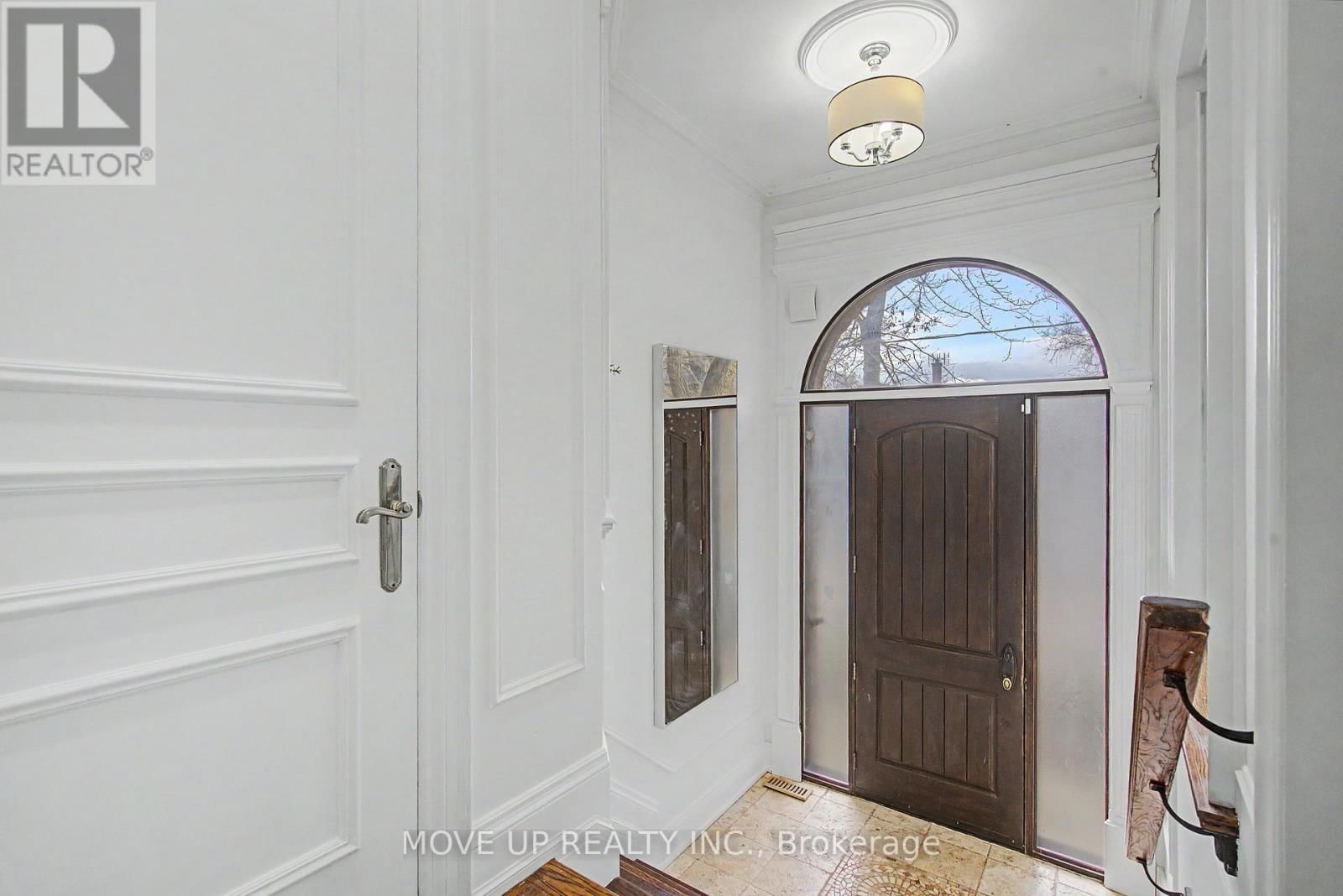 226 GLENGARRY AVENUE Image 5