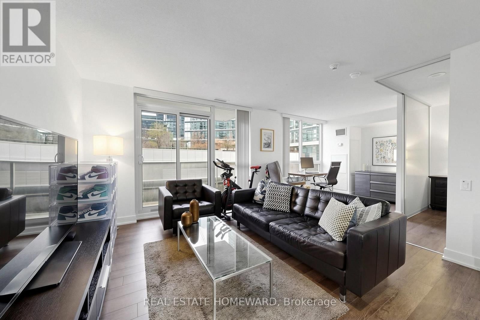 402 - 23 SHEPPARD AVENUE EAST Image 3