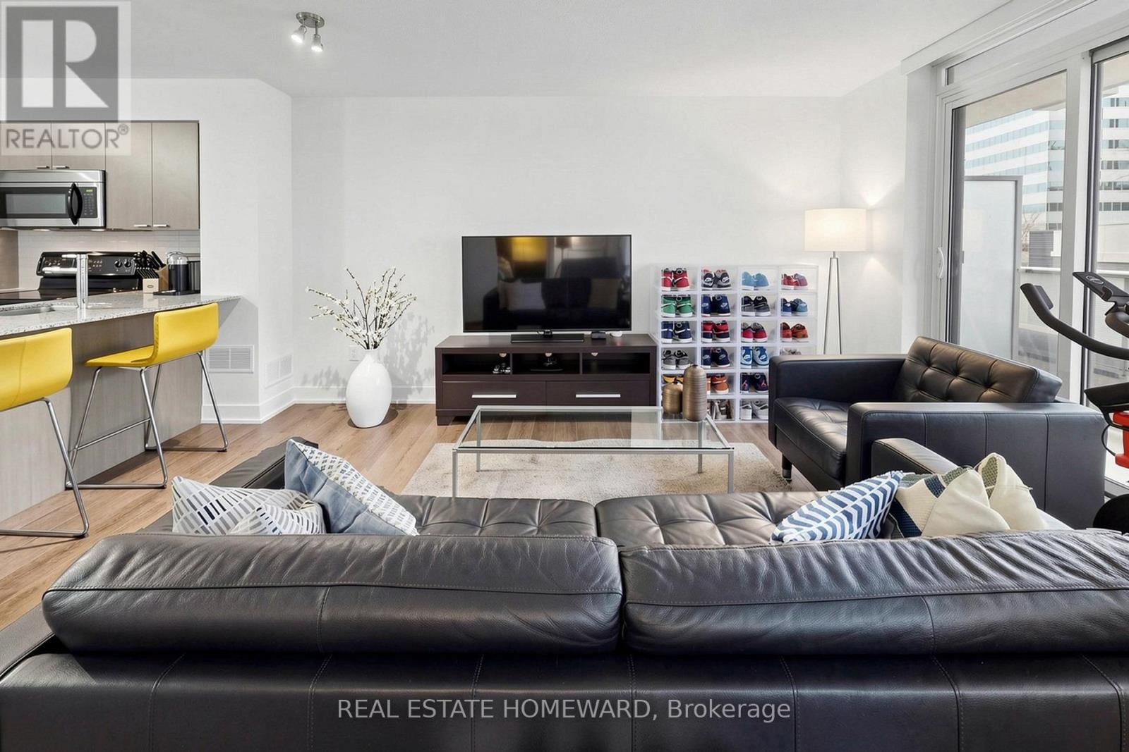 402 - 23 SHEPPARD AVENUE EAST Image 5