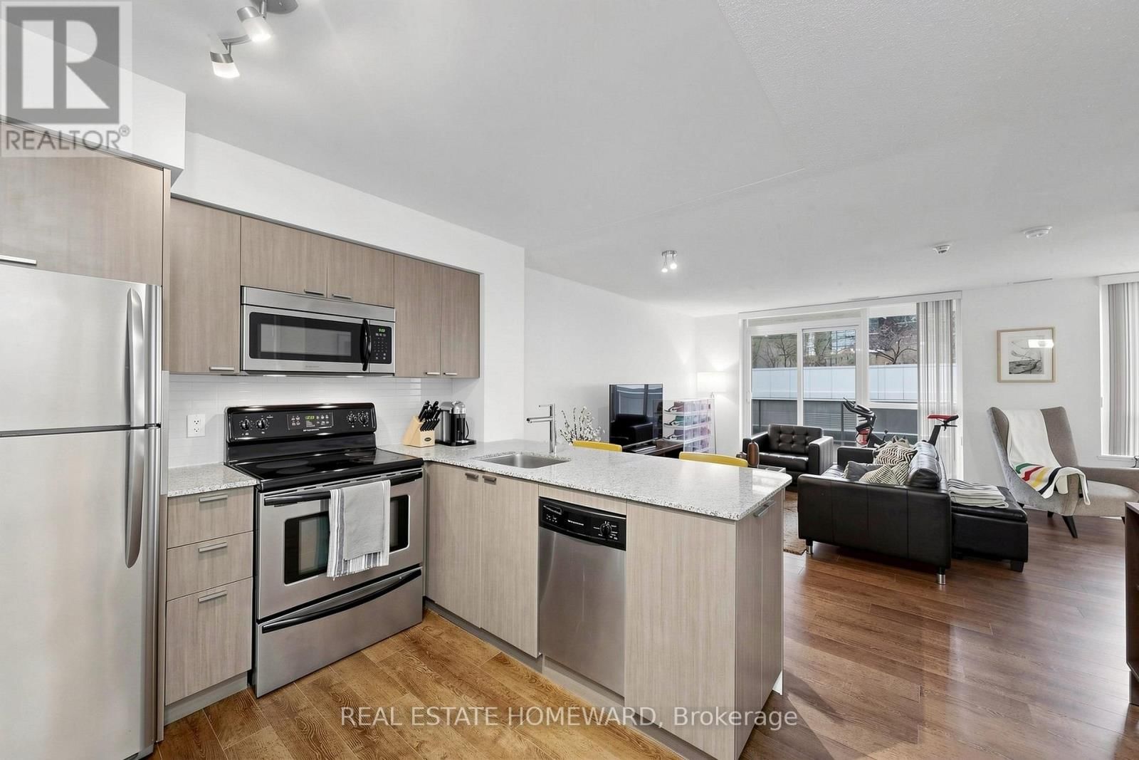 402 - 23 SHEPPARD AVENUE EAST Image 6