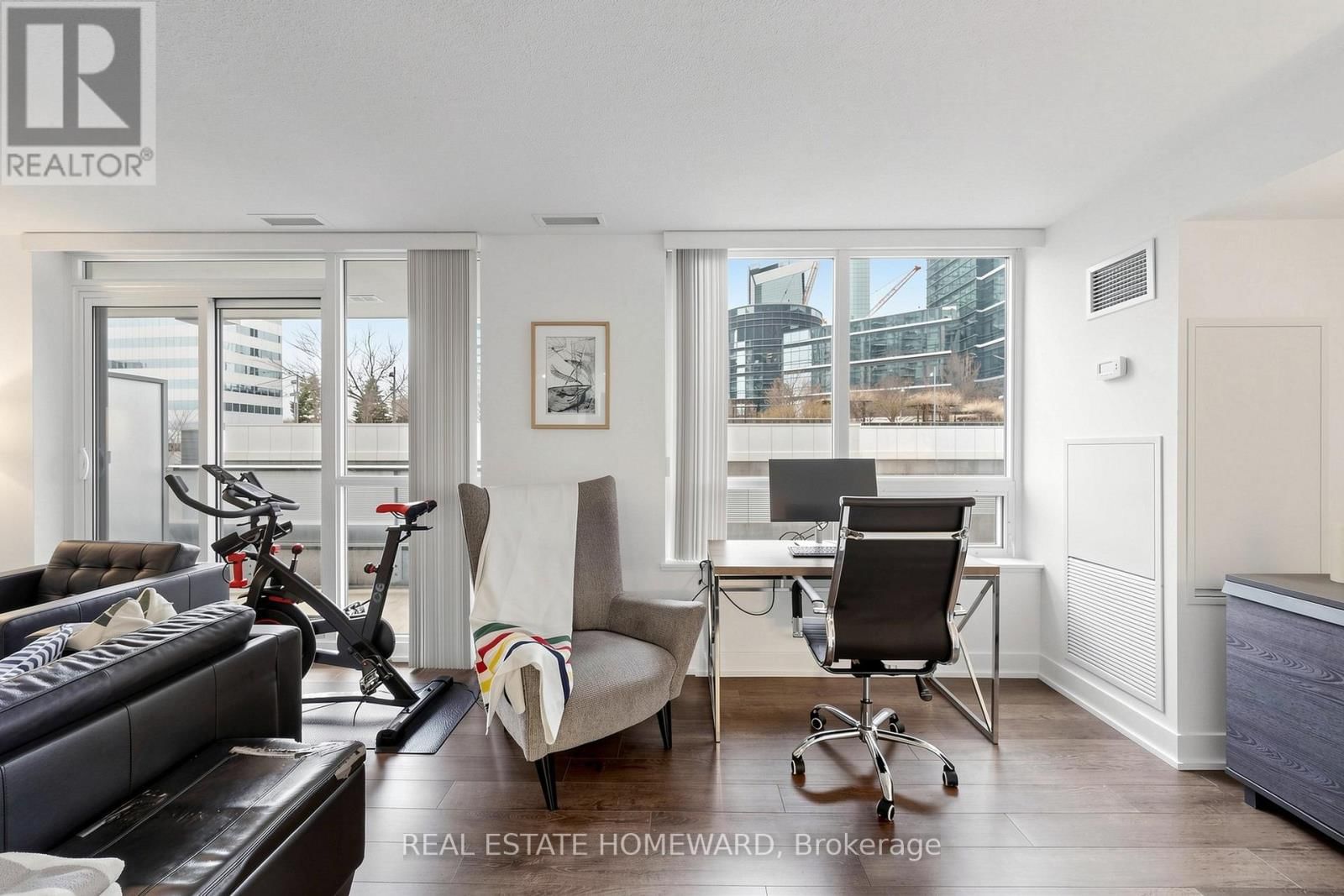 402 - 23 SHEPPARD AVENUE EAST Image 8