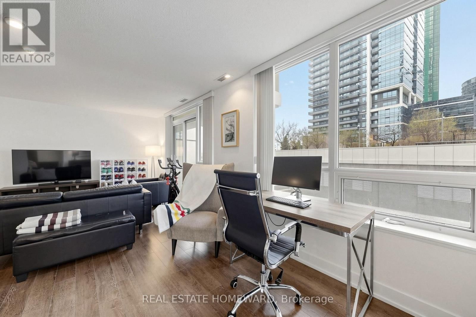 402 - 23 SHEPPARD AVENUE EAST Image 9