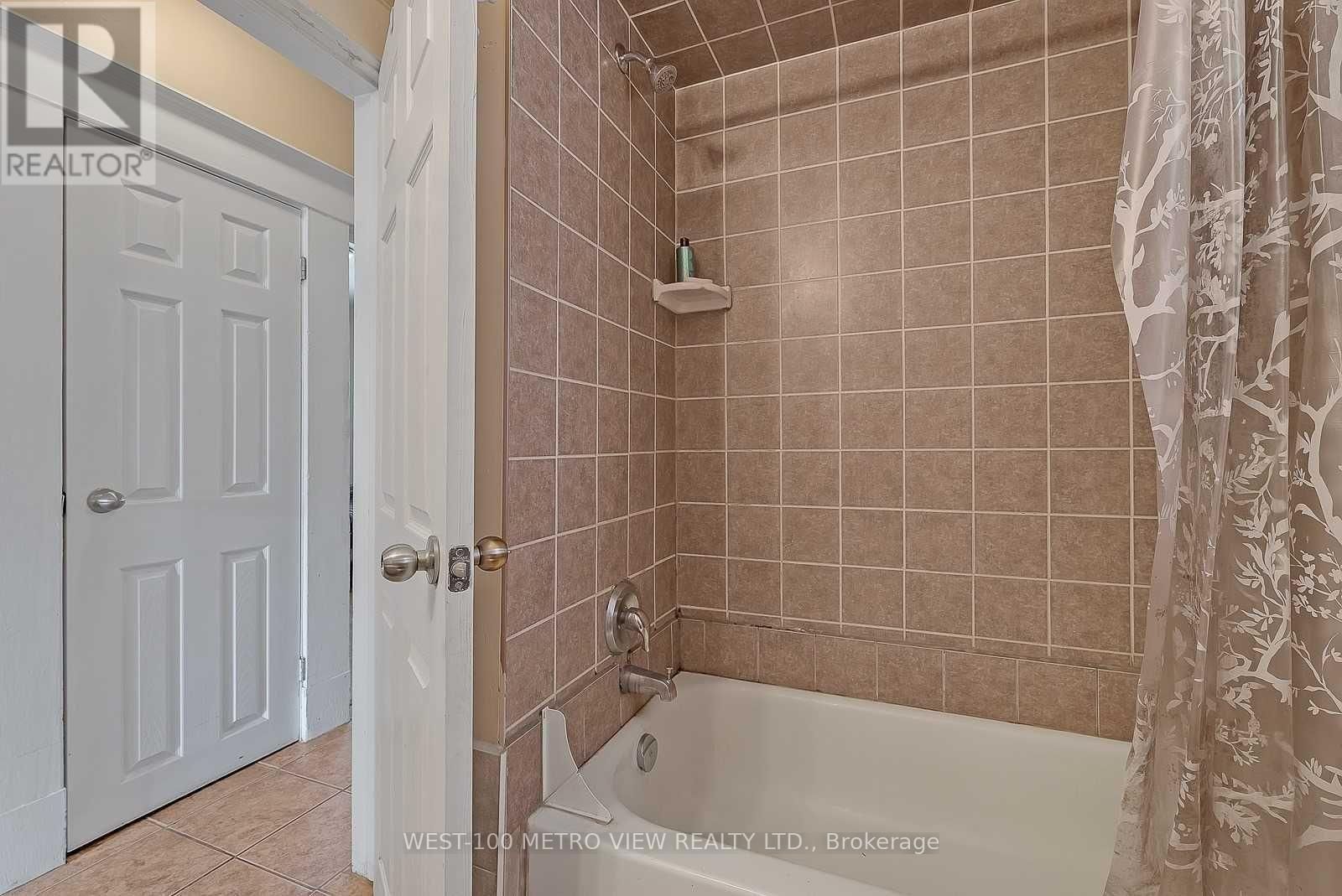 1733 DUFFERIN STREET Image 9