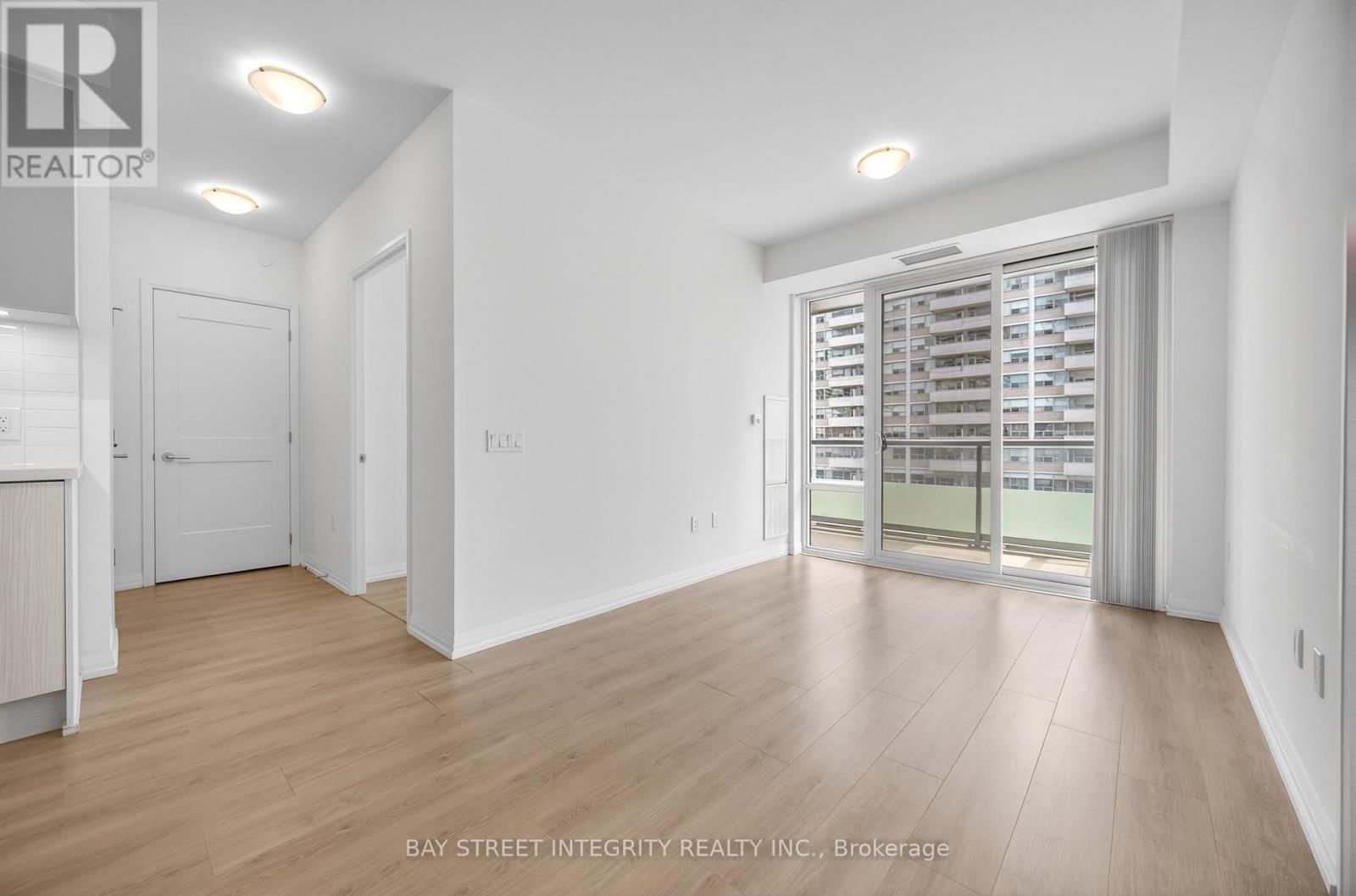 1720 - 50 DUNFIELD AVENUE Image 13