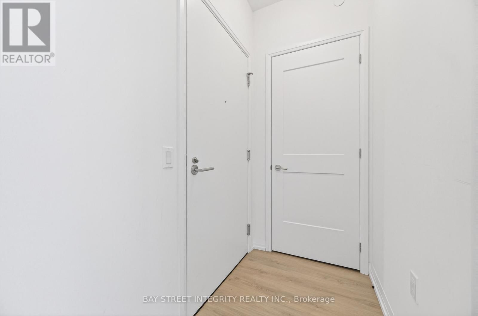 1720 - 50 DUNFIELD AVENUE Image 5