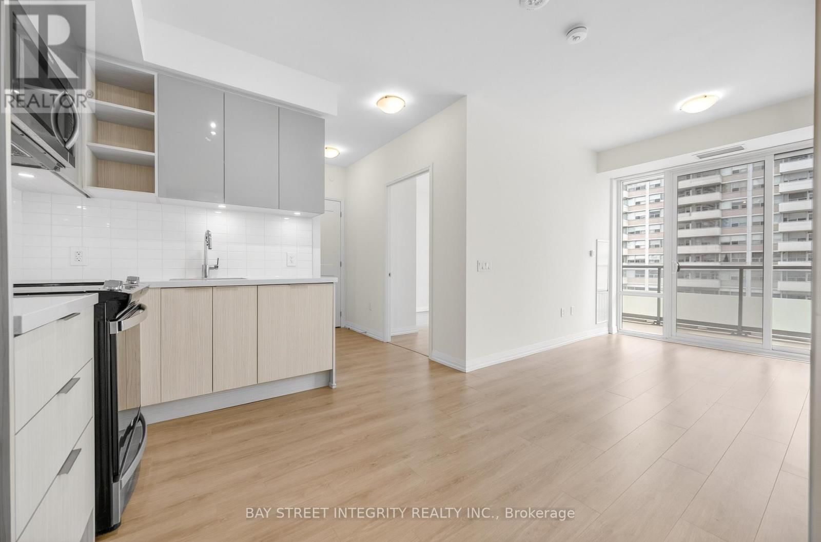 1720 - 50 DUNFIELD AVENUE Image 9