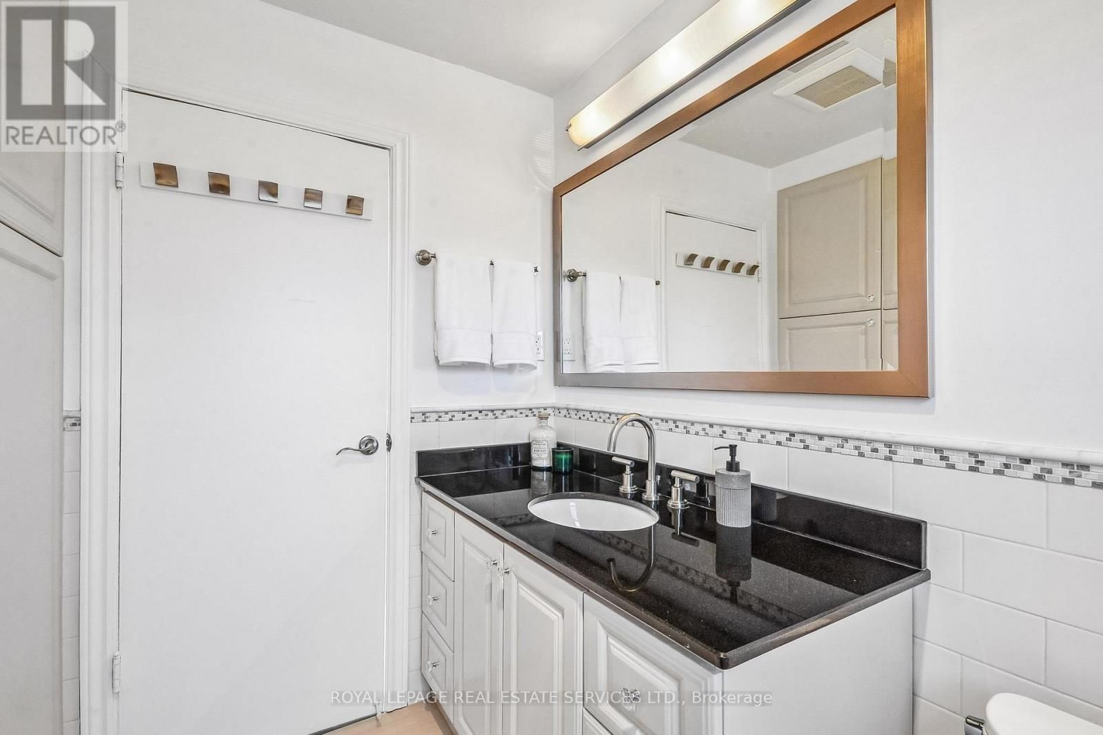 352 WINNETT AVENUE Image 21