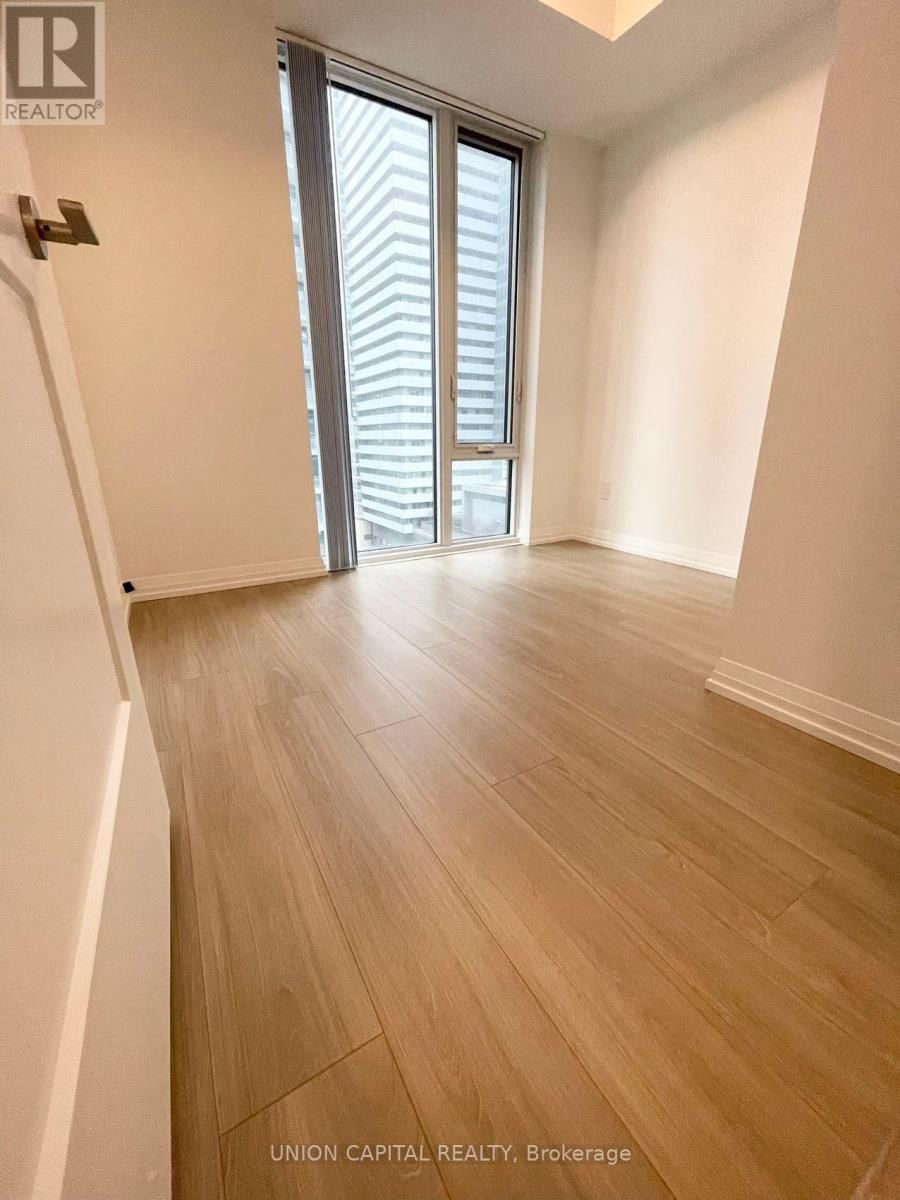 1905 - 8 WIDMER STREET Image 12