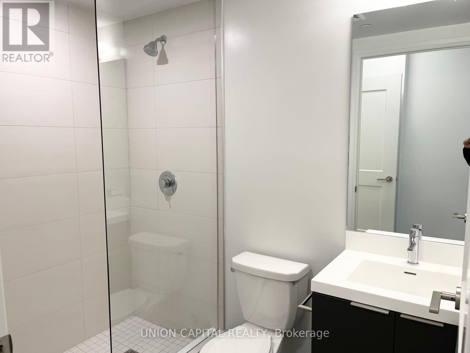 1905 - 8 WIDMER STREET Image 14