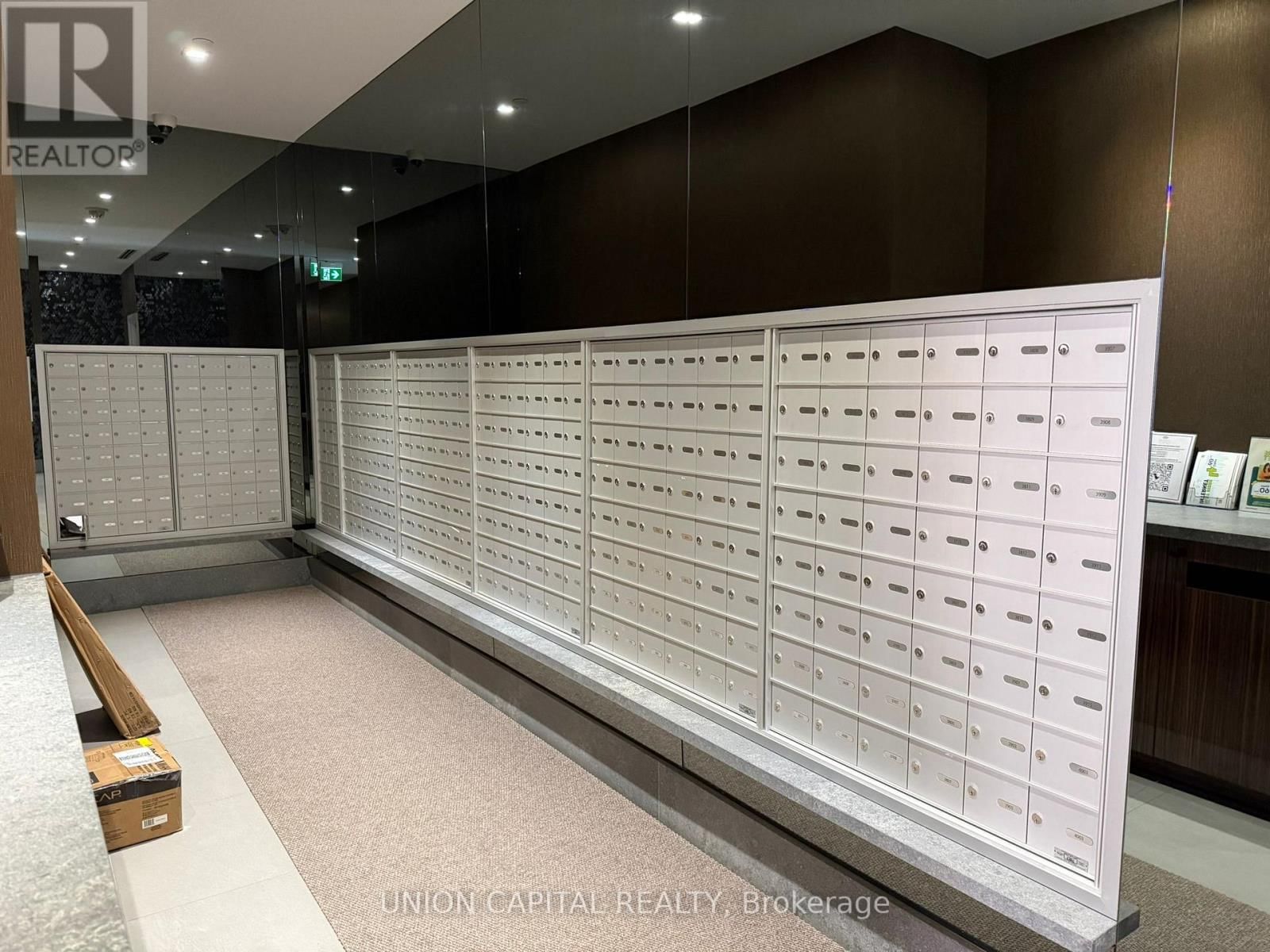 1905 - 8 WIDMER STREET Image 18