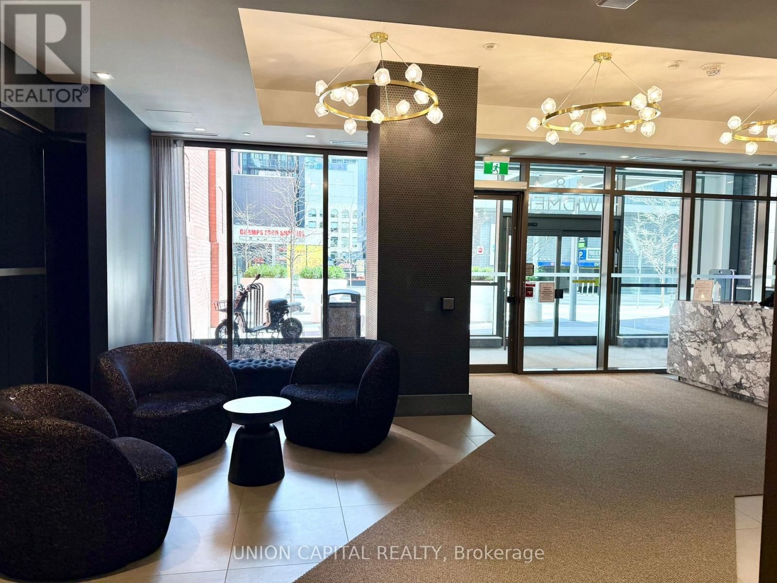 1905 - 8 WIDMER STREET Image 3