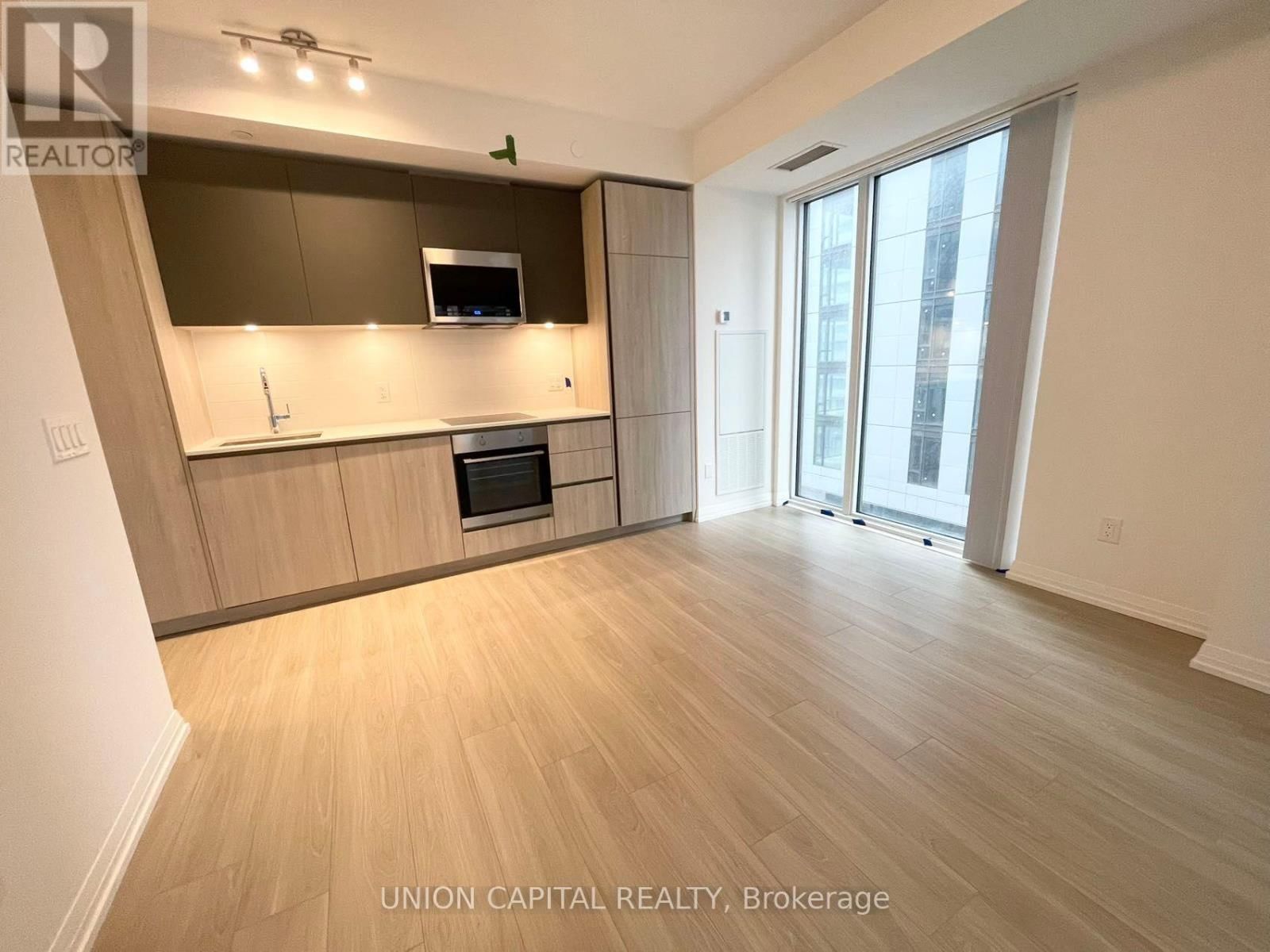 1905 - 8 WIDMER STREET Image 7