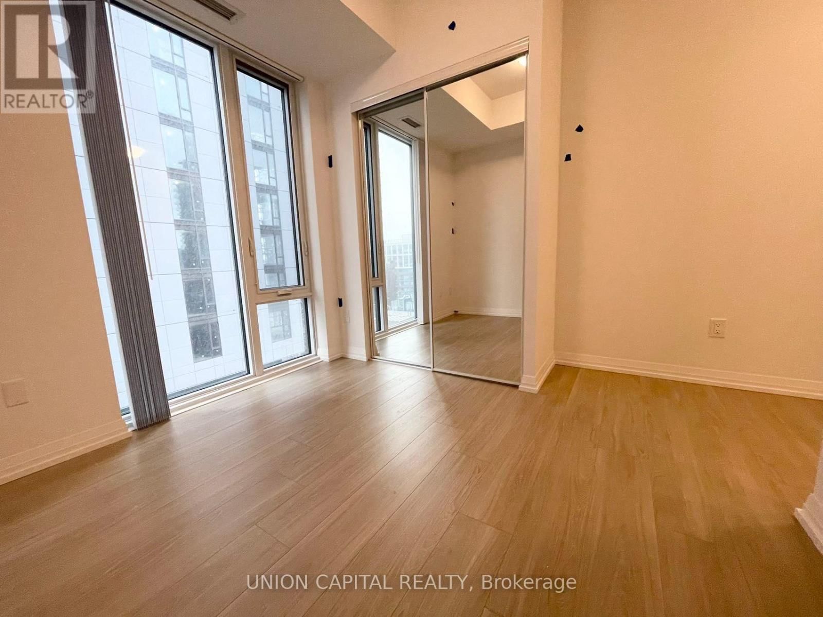 1905 - 8 WIDMER STREET Image 8