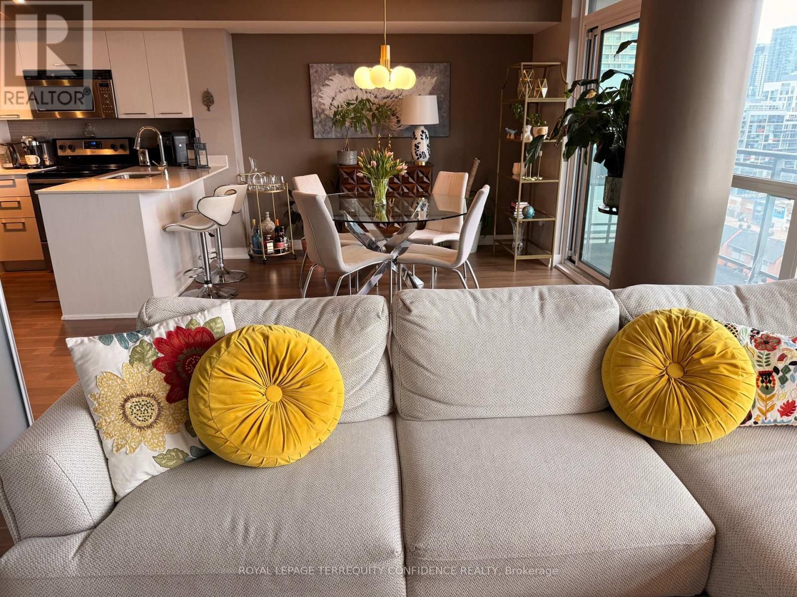 1205 - 78 TECUMSETH STREET Image 3