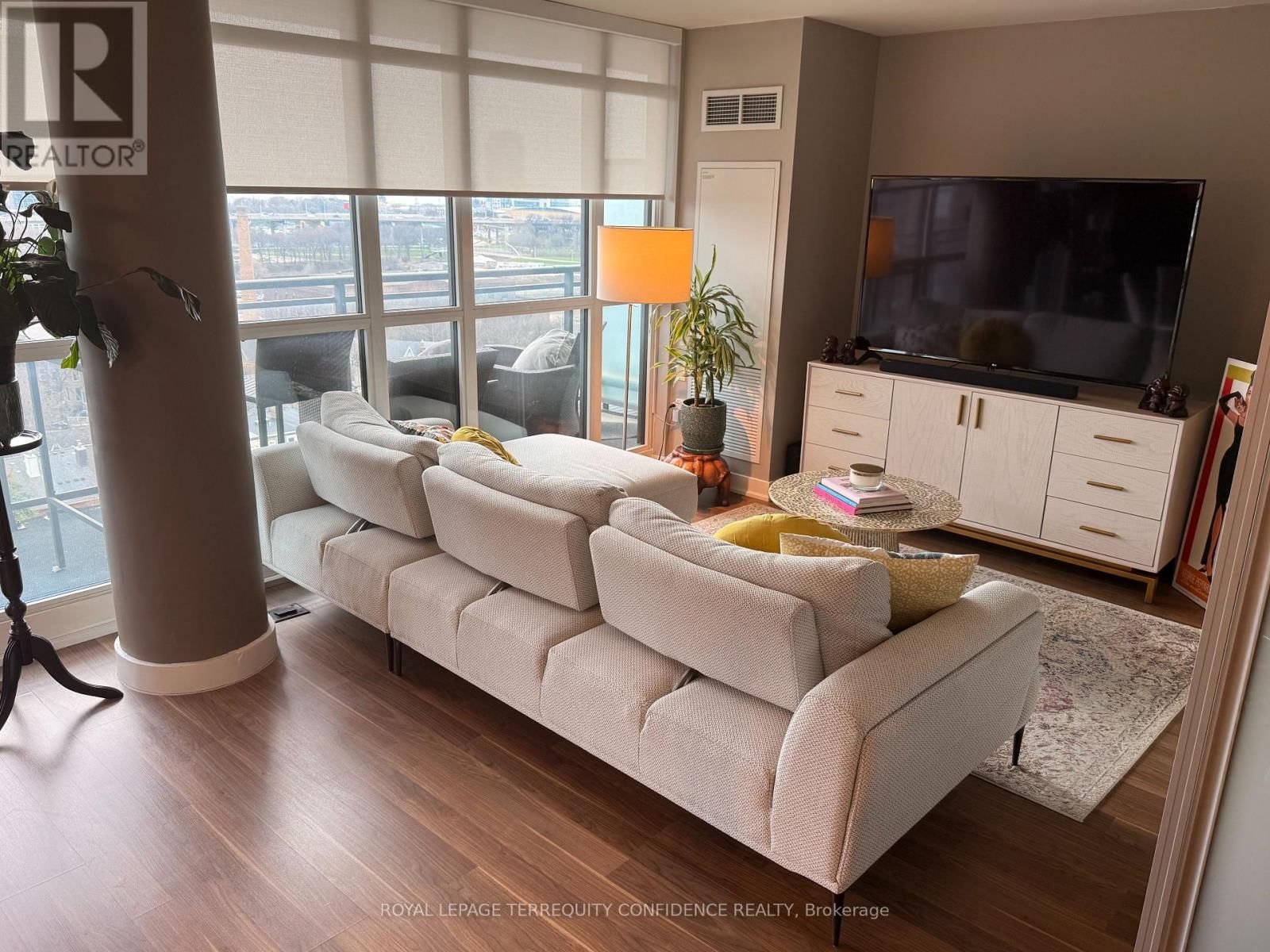 1205 - 78 TECUMSETH STREET Image 6