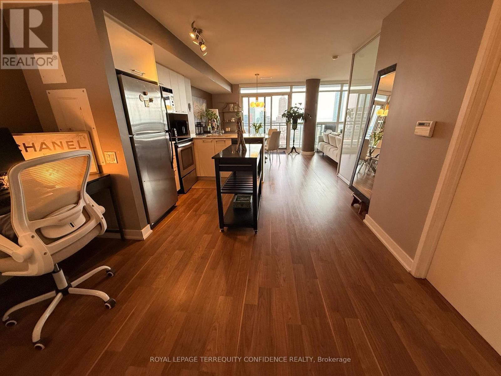 1205 - 78 TECUMSETH STREET Image 8