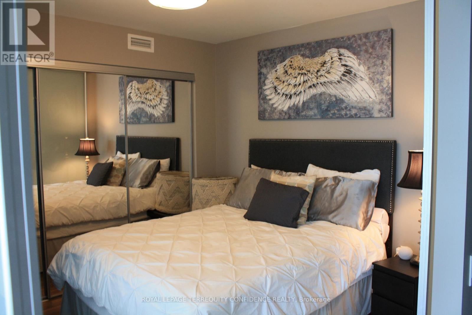 1205 - 78 TECUMSETH STREET Image 9