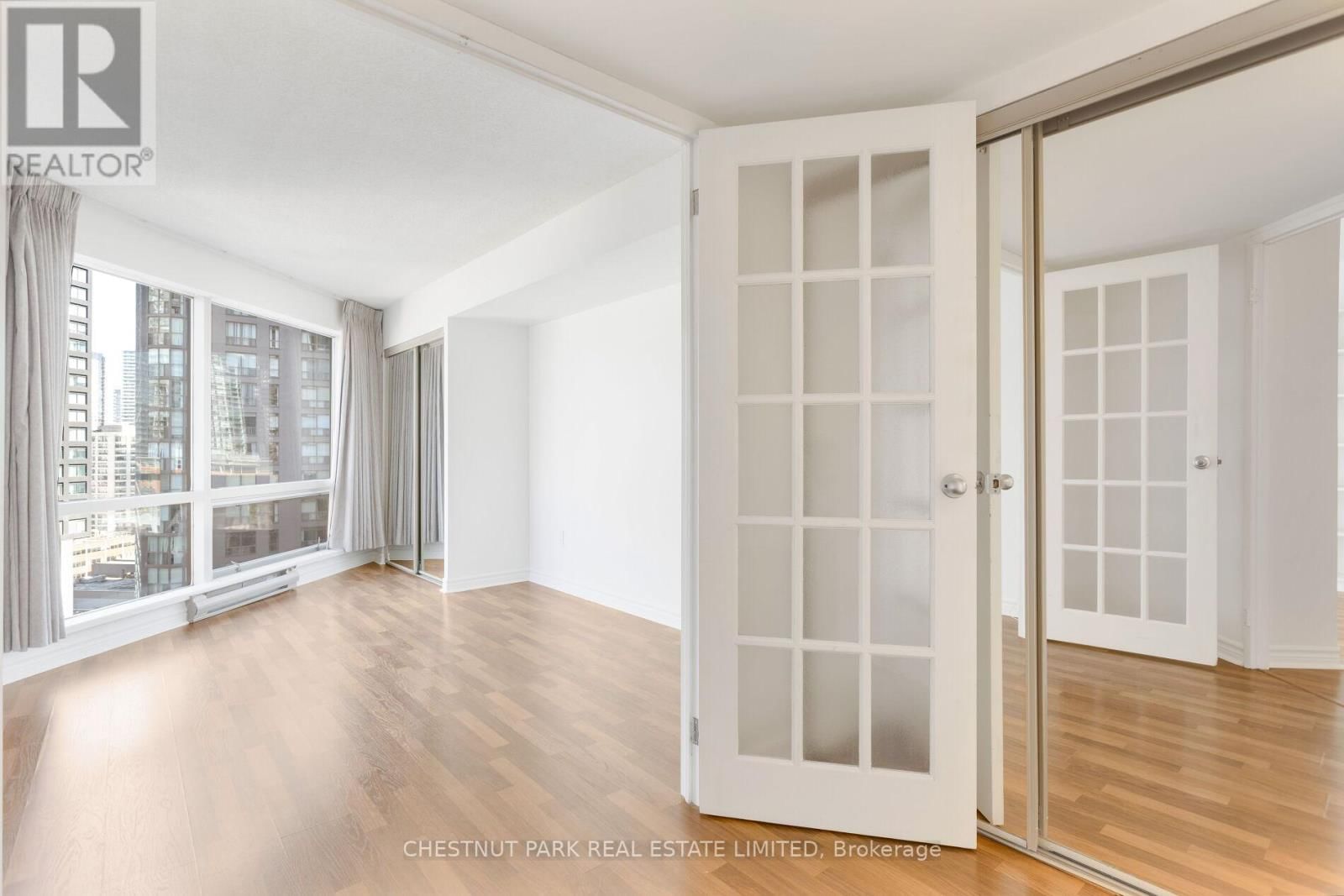 1408 - 1001 BAY STREET Image 14