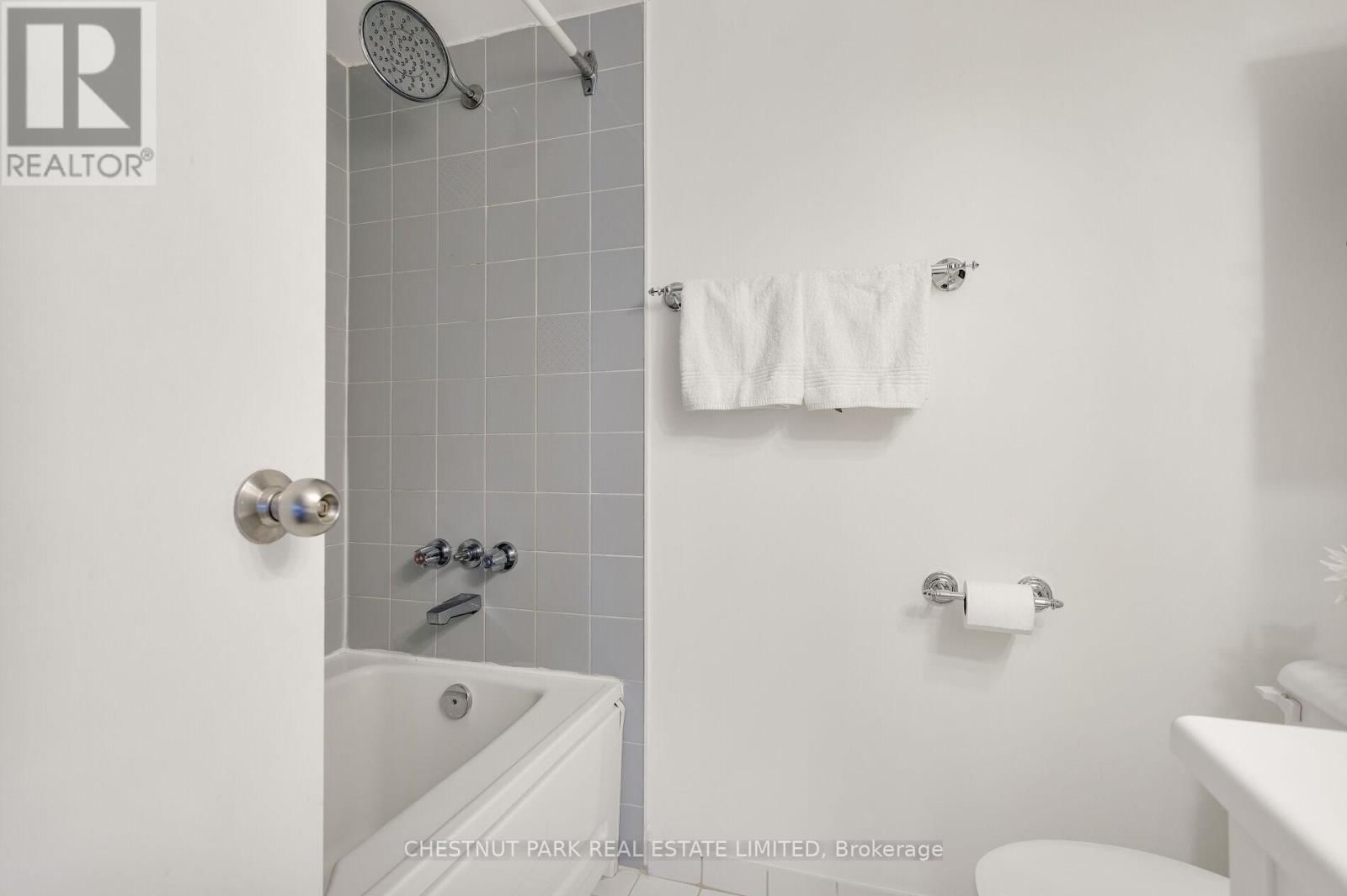 1408 - 1001 BAY STREET Image 16