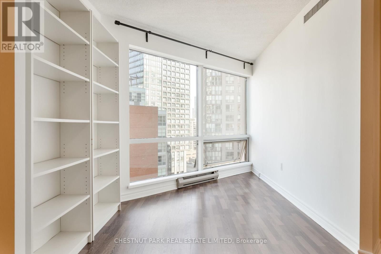 1408 - 1001 BAY STREET Image 6