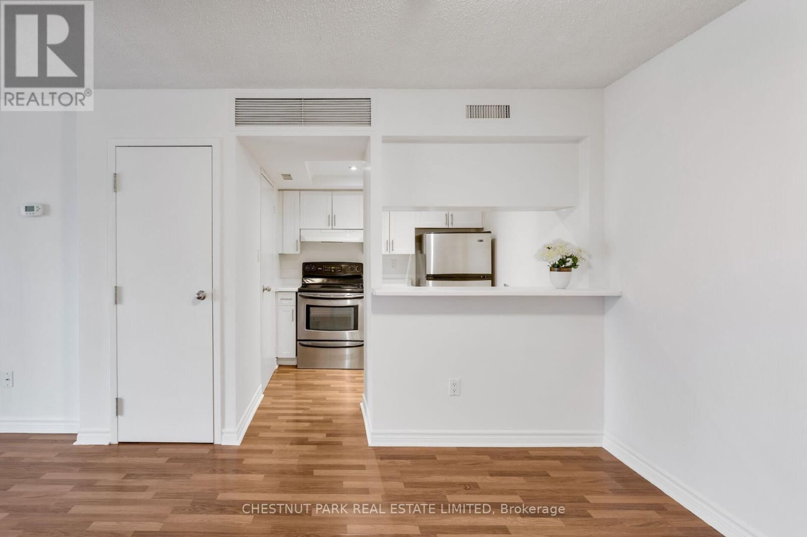 1408 - 1001 BAY STREET Image 9