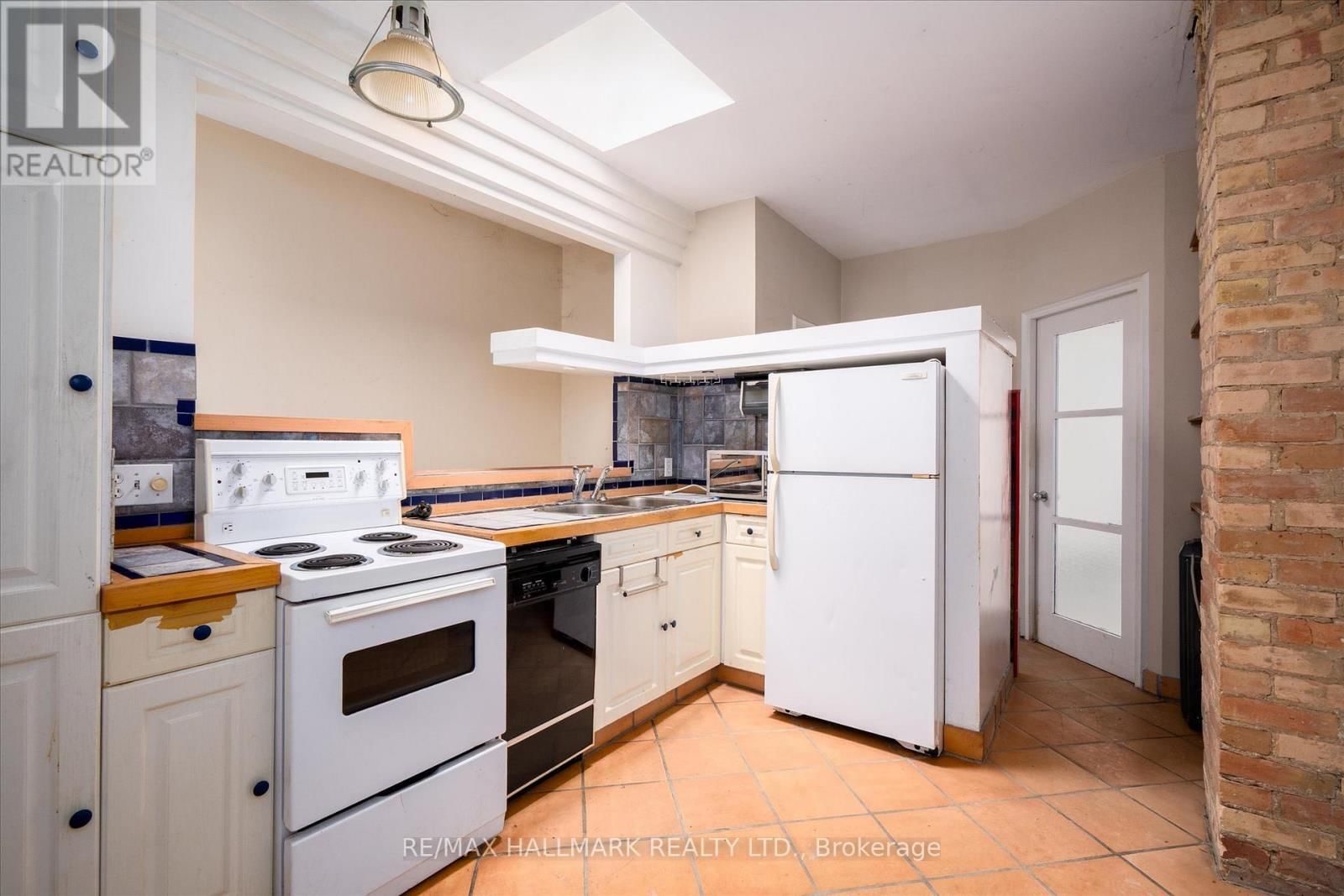 511 QUEEN STREET EAST Image 8