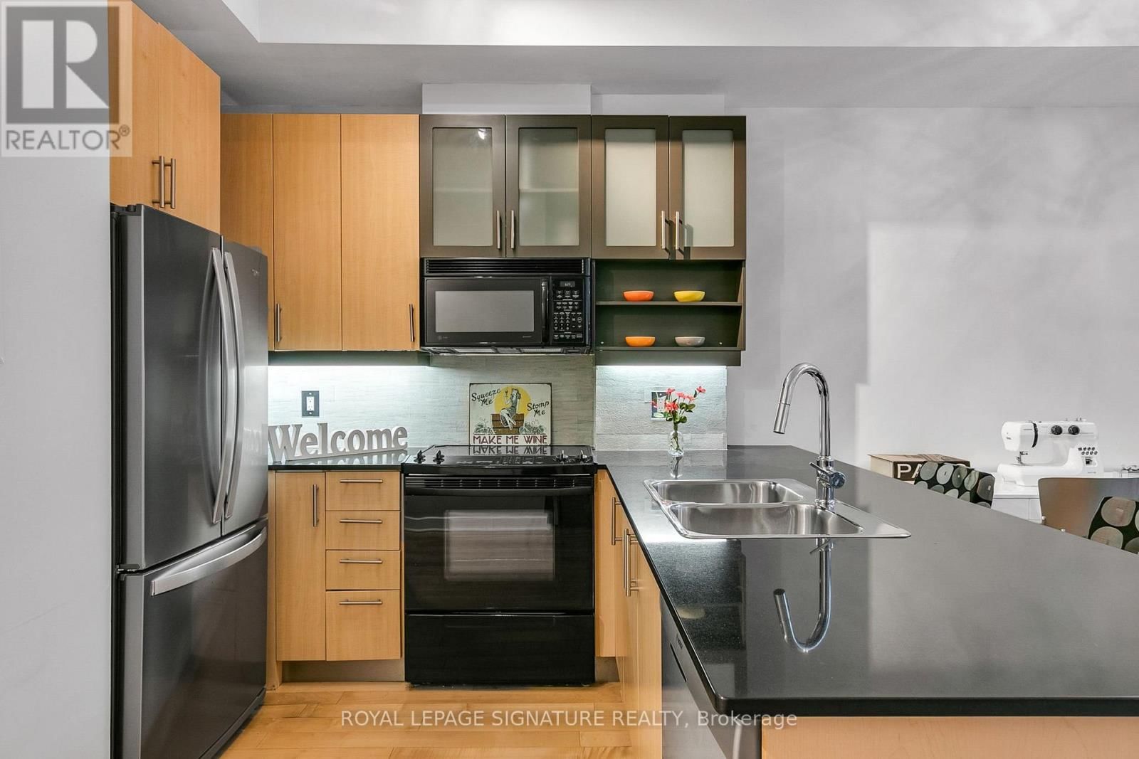 G25 - 350 WELLINGTON STREET WEST Image 10