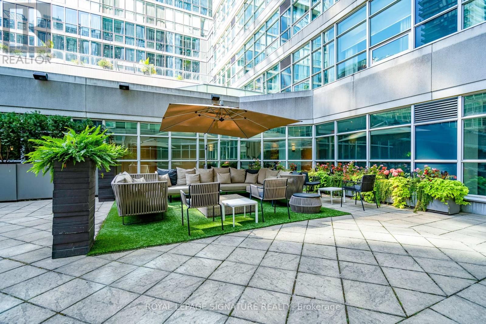 G25 - 350 WELLINGTON STREET WEST Image 21