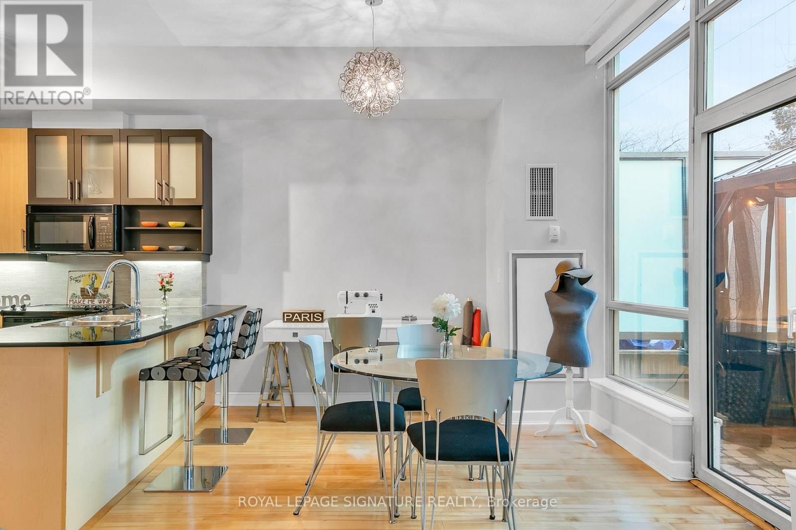 G25 - 350 WELLINGTON STREET WEST Image 3