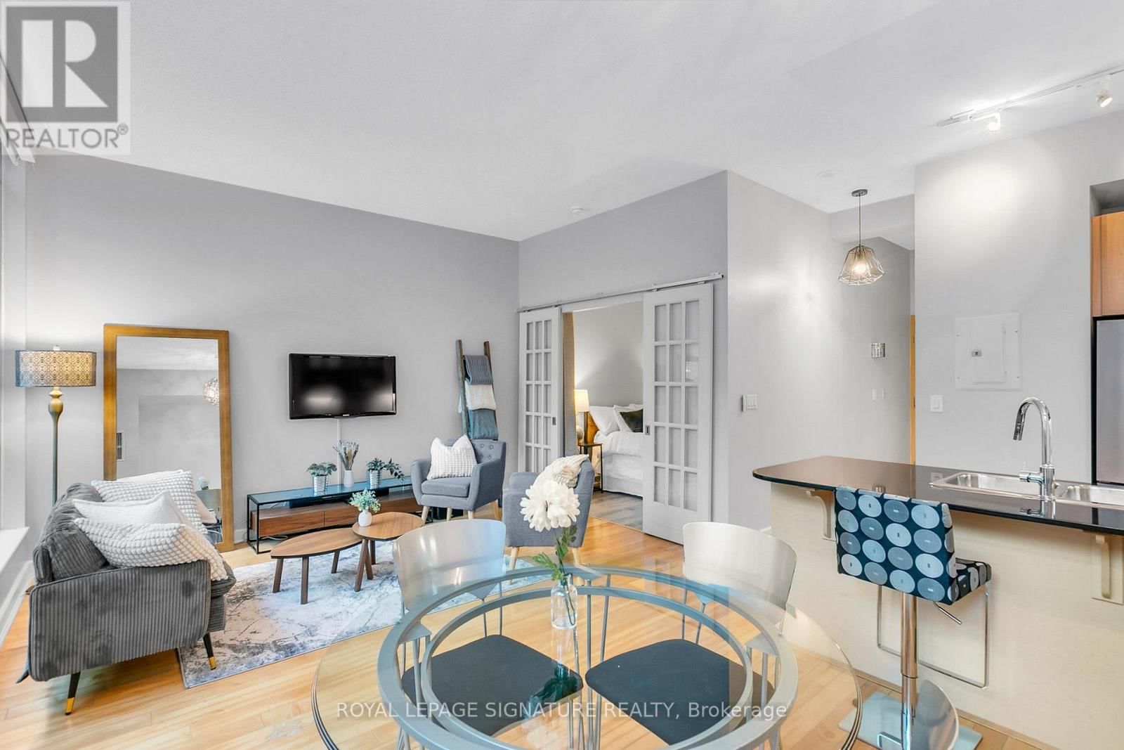 G25 - 350 WELLINGTON STREET WEST Image 4