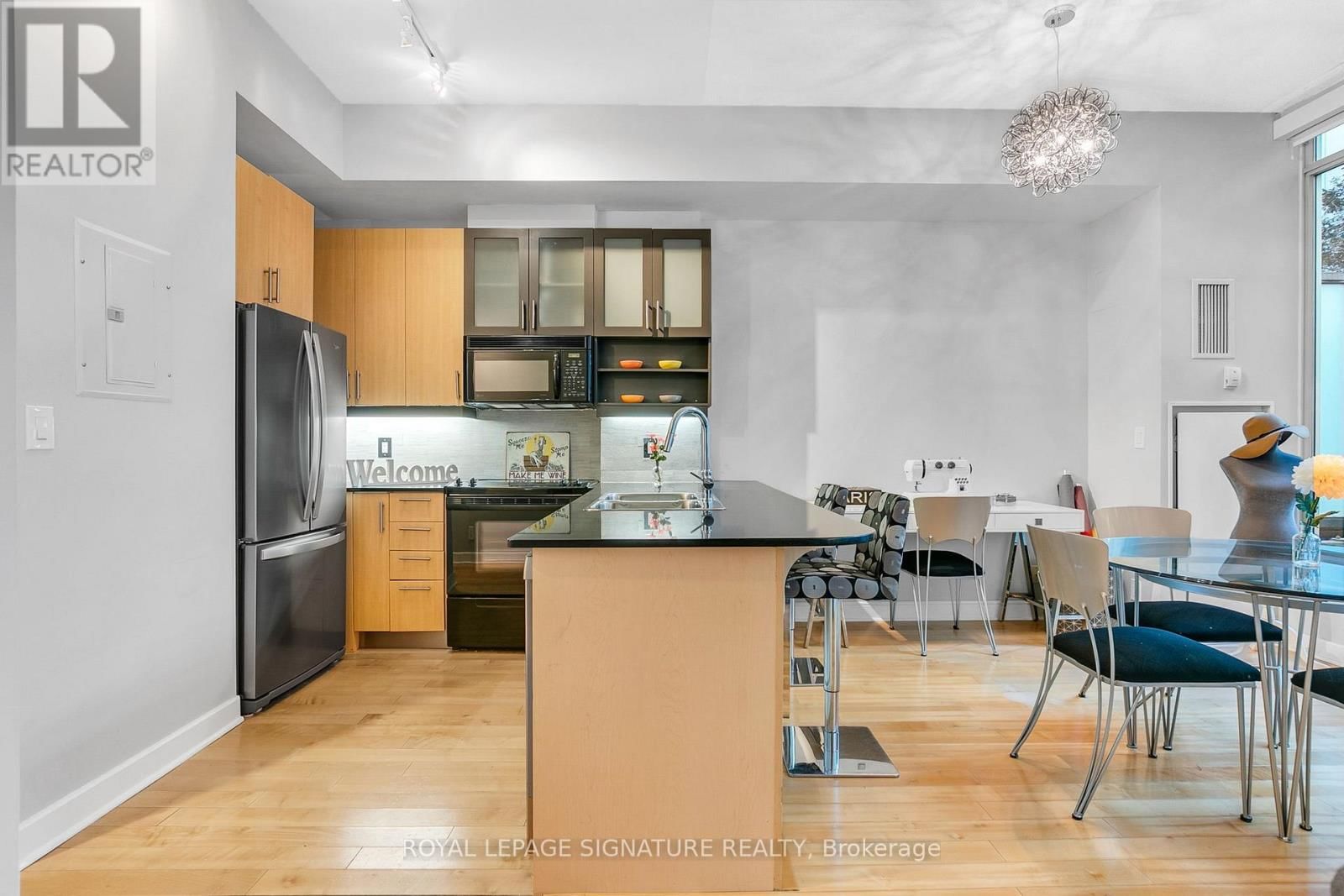 G25 - 350 WELLINGTON STREET WEST Image 9