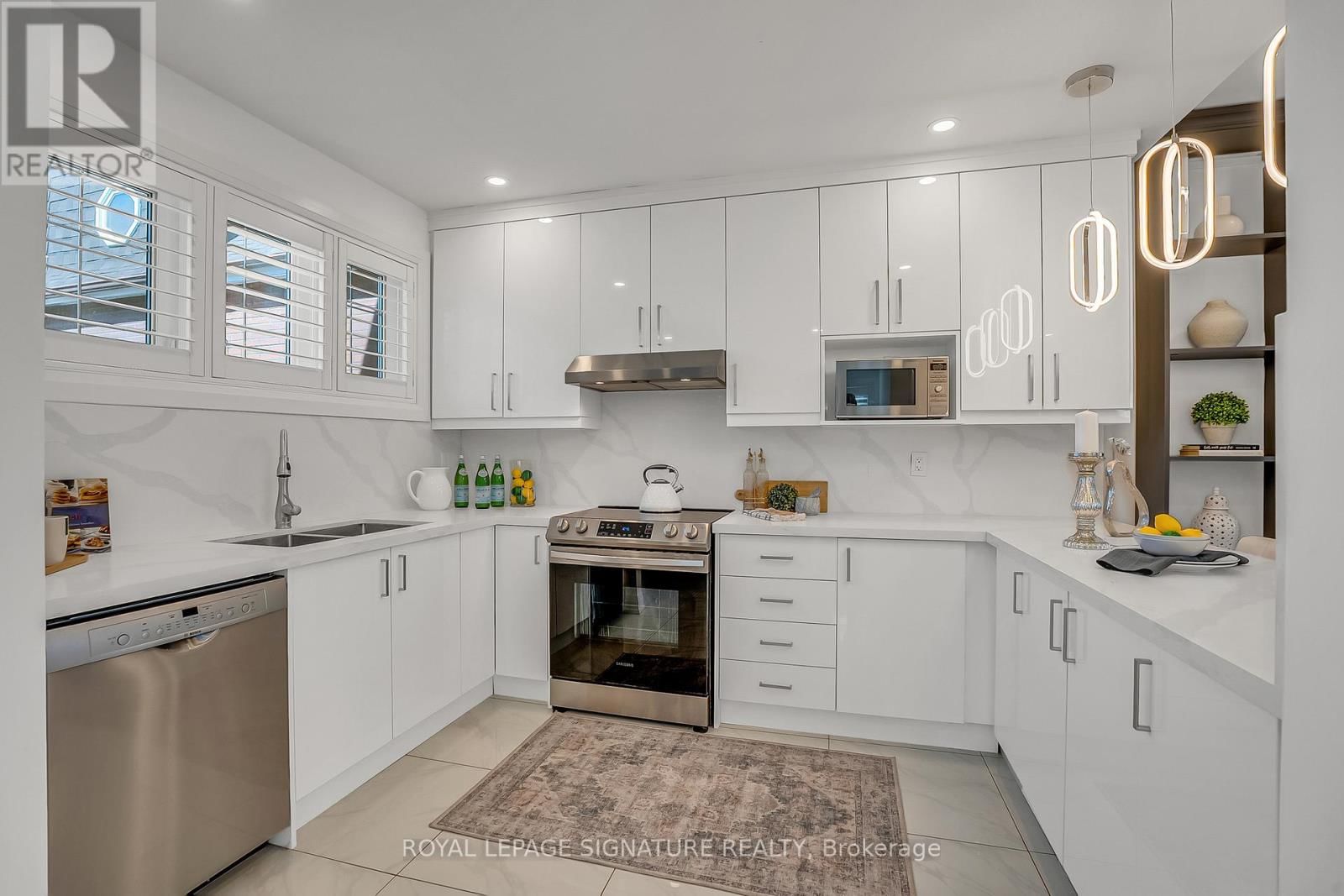 70 CLOVELLY AVENUE Image 13