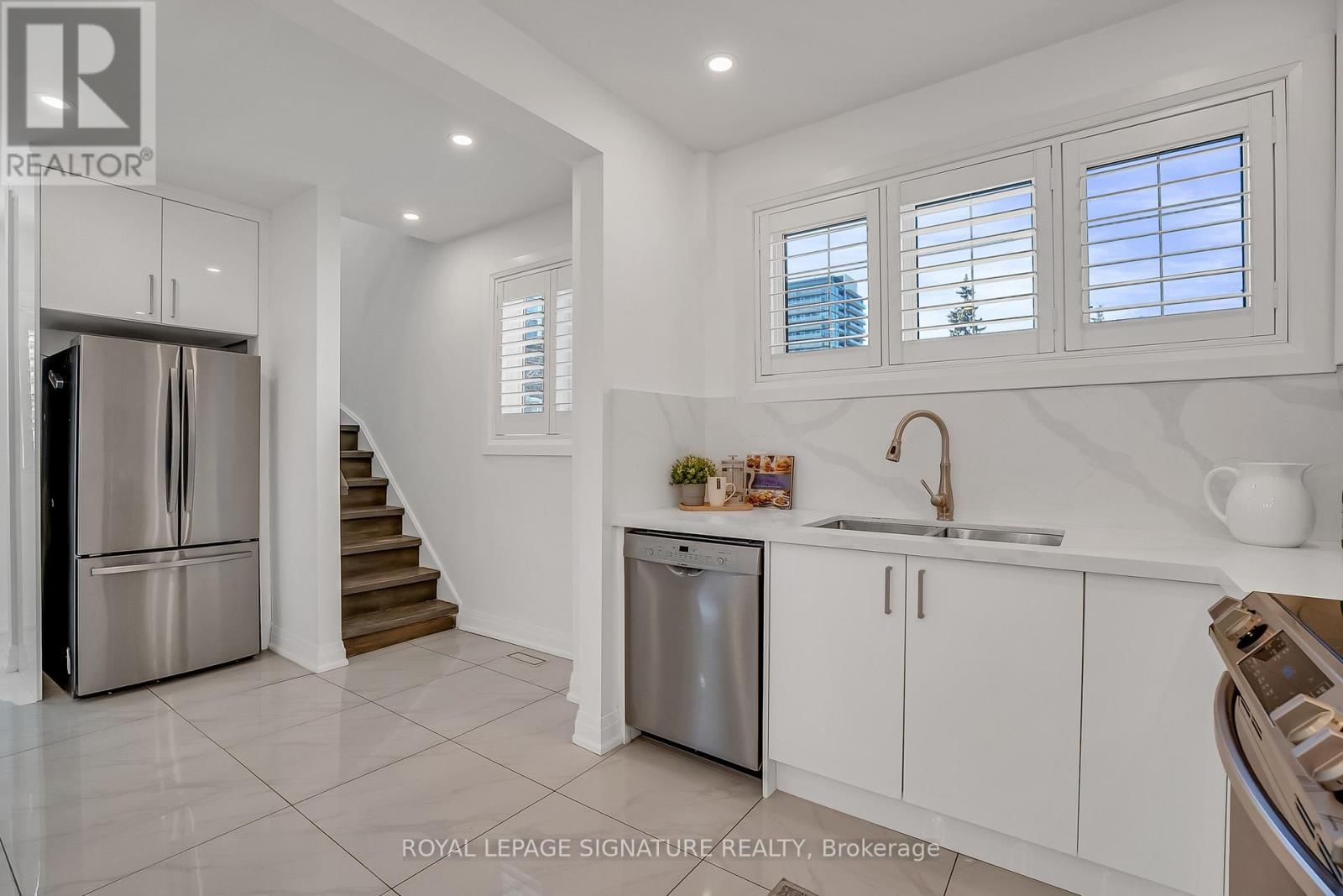 70 CLOVELLY AVENUE Image 16