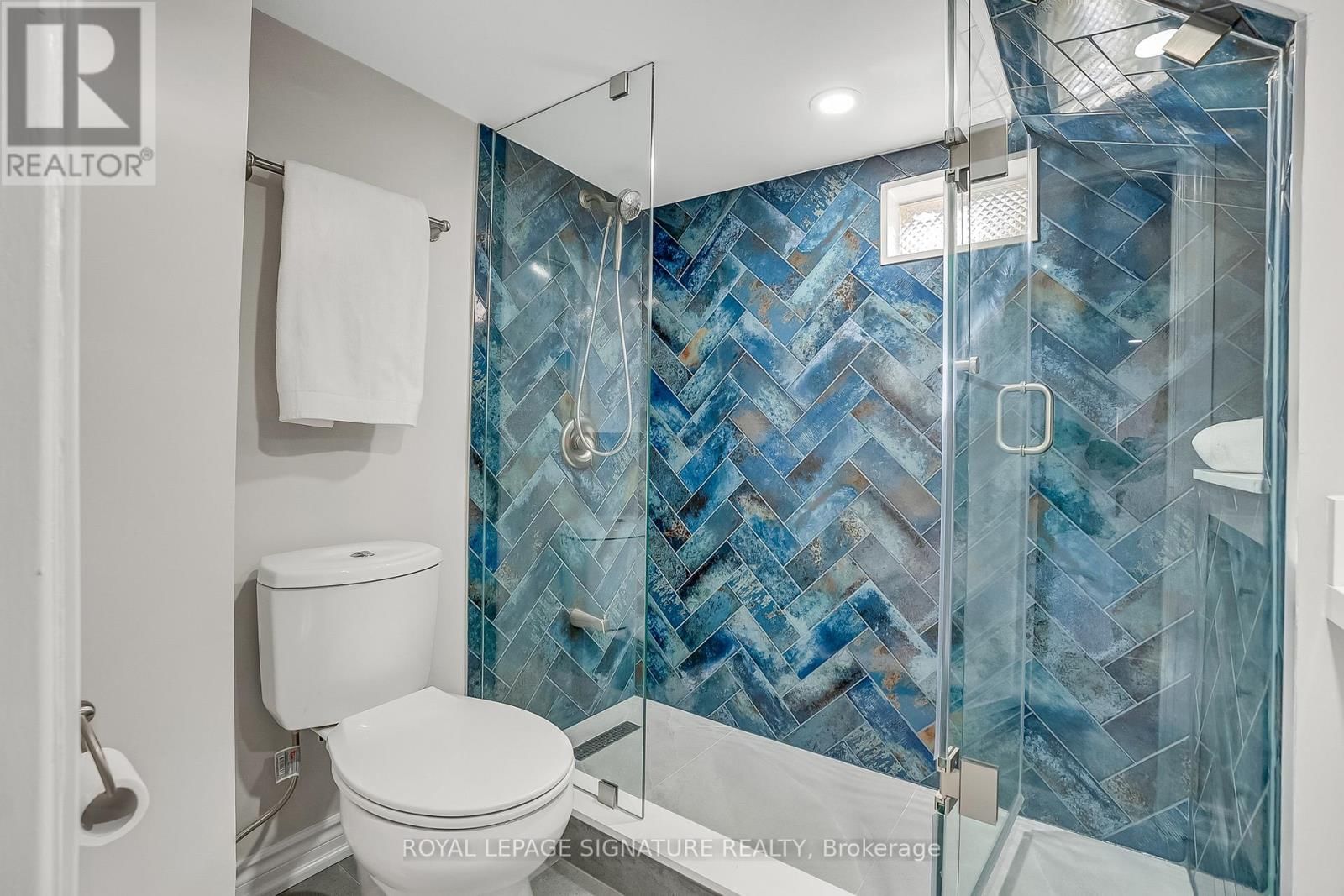 70 CLOVELLY AVENUE Image 30