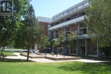 211 - 125 LEEWARD GLENWAY Image 1