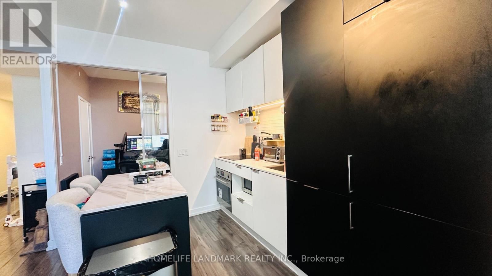 601 - 33 HELENDALE AVENUE Image 11