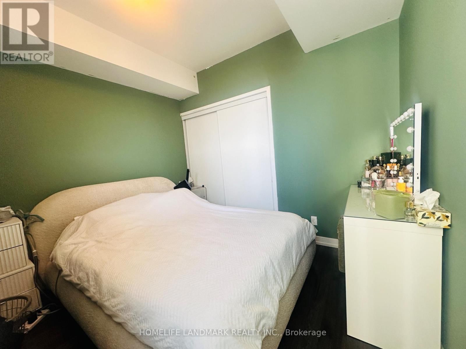 601 - 33 HELENDALE AVENUE Image 14