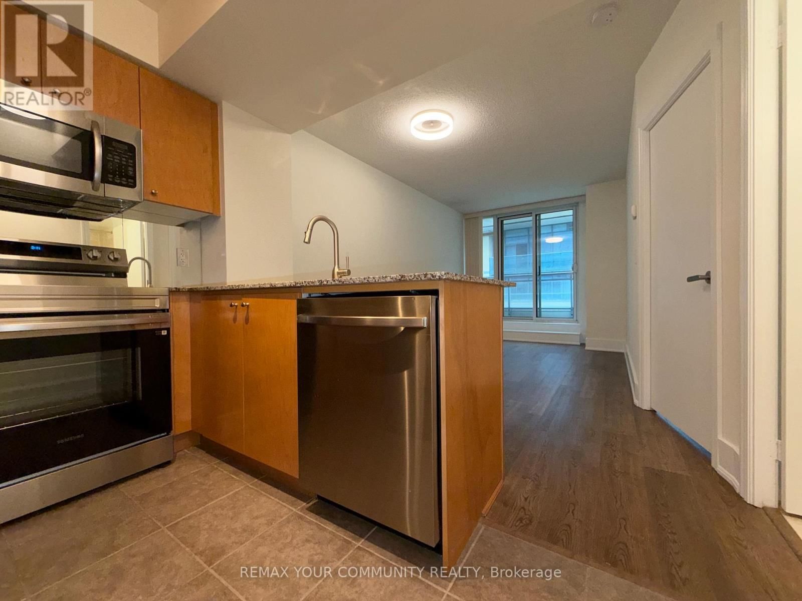 606 - 8 SCOLLARD STREET Image 11