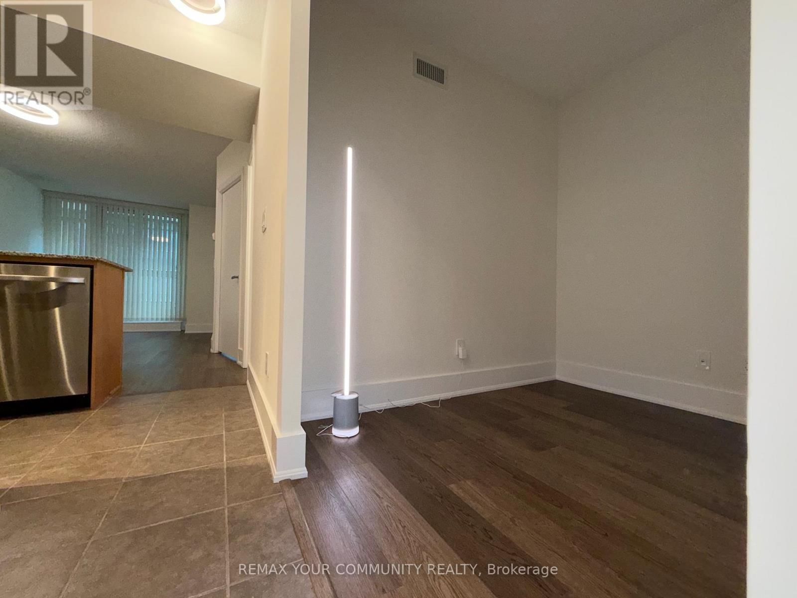 606 - 8 SCOLLARD STREET Image 14