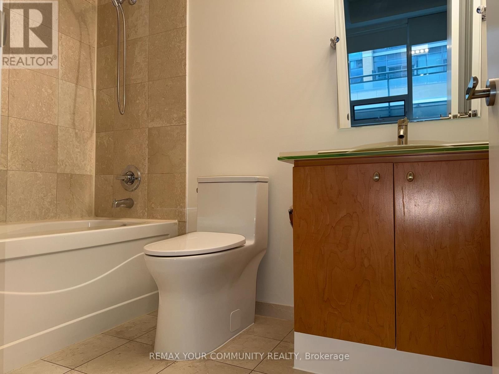 606 - 8 SCOLLARD STREET Image 18